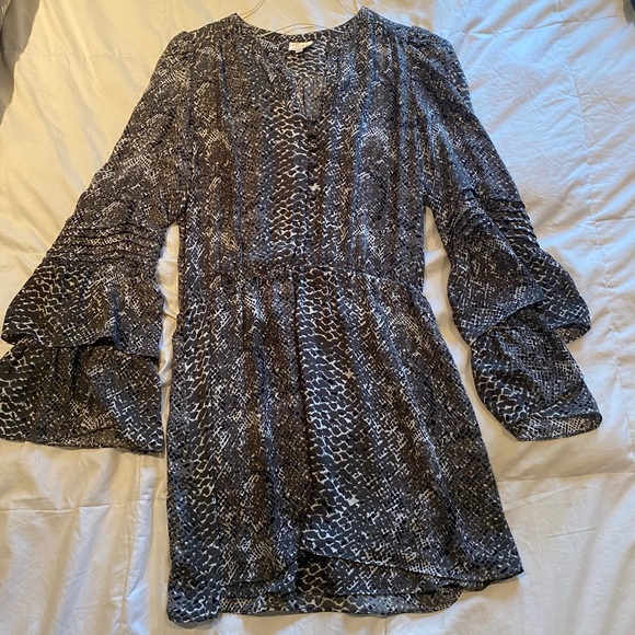 Parker bell sleeve long sleeve mini dress - Picture 3 of 10